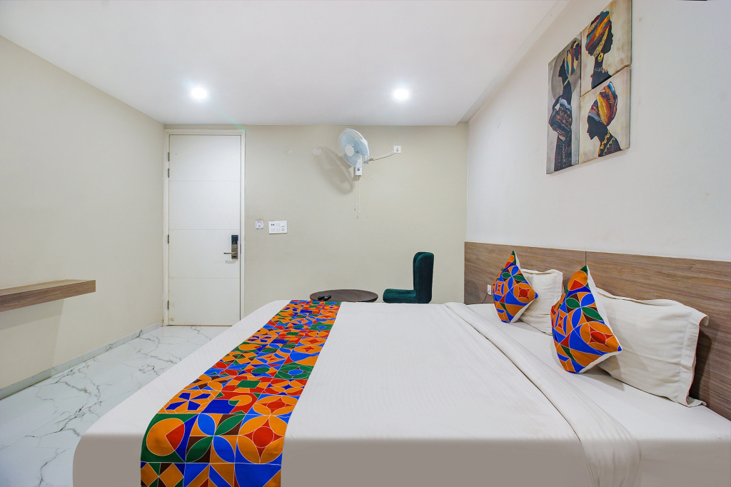 FabHotel SSR Fern Suites - 100M from GSM Mall Madeenaguda