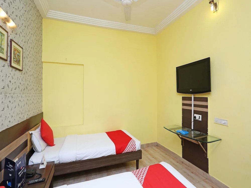 OYO 4939 Hotel Highway Inn