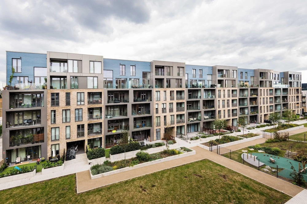 Modern Cambridge Road Gem