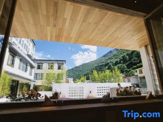 Kangding Tingshan Hot Spring Homestay