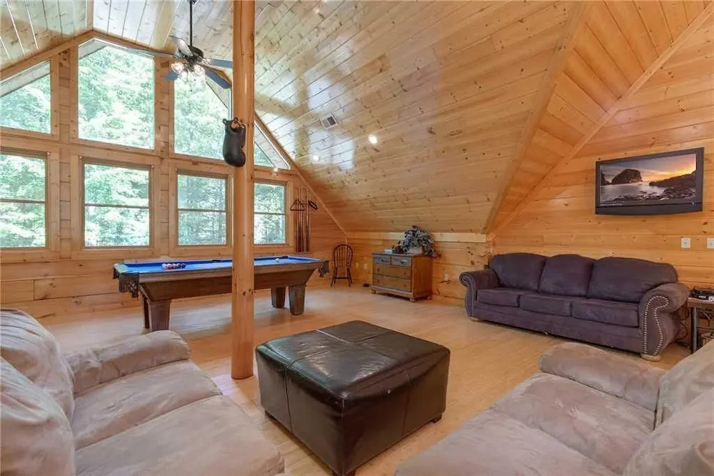 Unbridled Spirit 5 Bedroom Home with Hot Tub