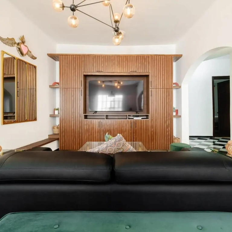 Art Deco Style Condo 2min Walk to Lincoln Park