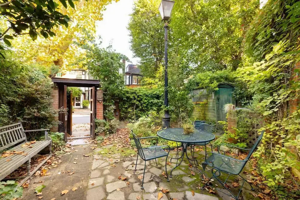 The Abinger Place - Inviting 2bdr House With Study Room & Garden