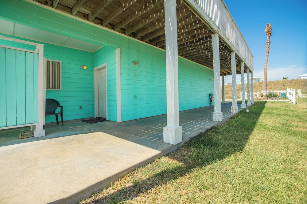 Turquoise Treasure - Boardwalk to the Beach! Beach Gear Credit