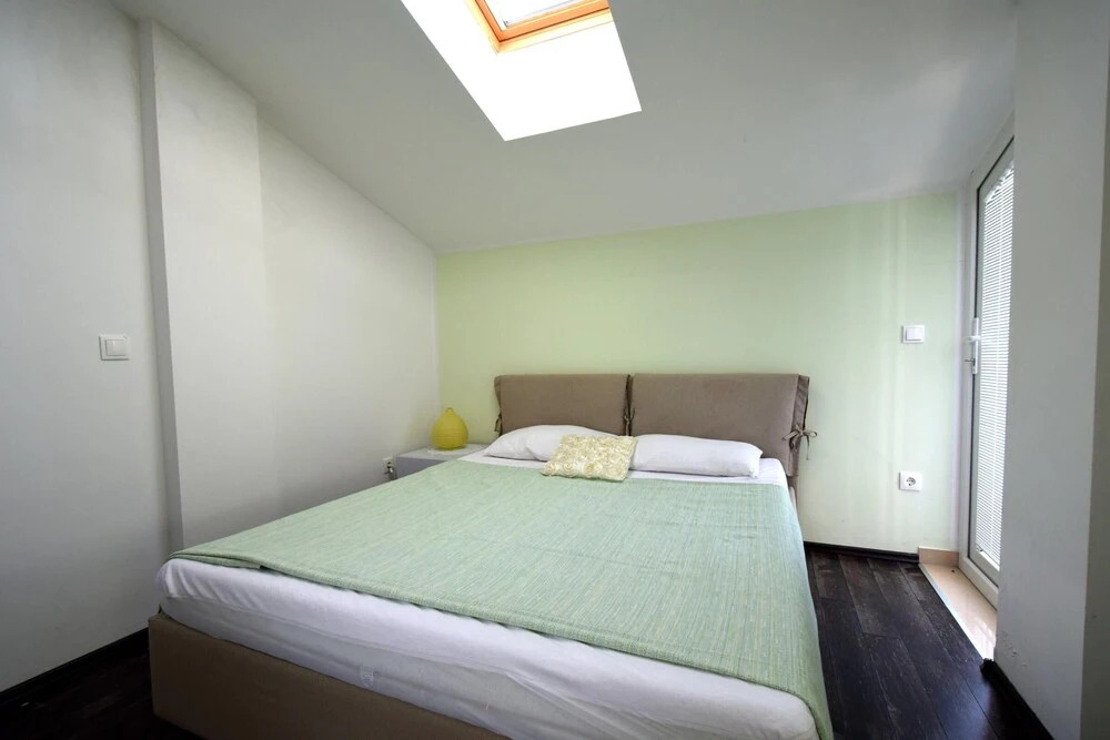 Apartment Roberto with Sea View