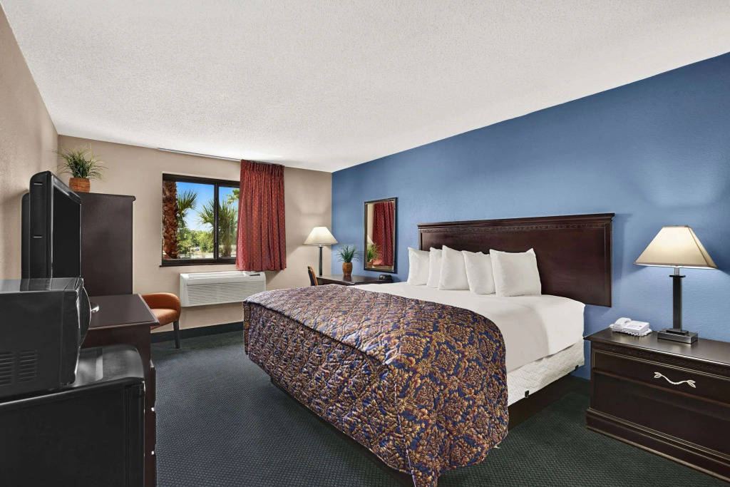 Days Inn by Wyndham Orange Park/Jacksonville