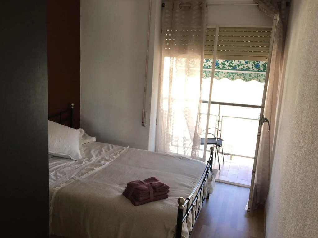 4 BEDROOMS -SENECA Center Apartment
