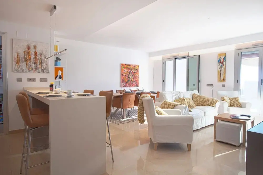 Sunny Terrace Apartment