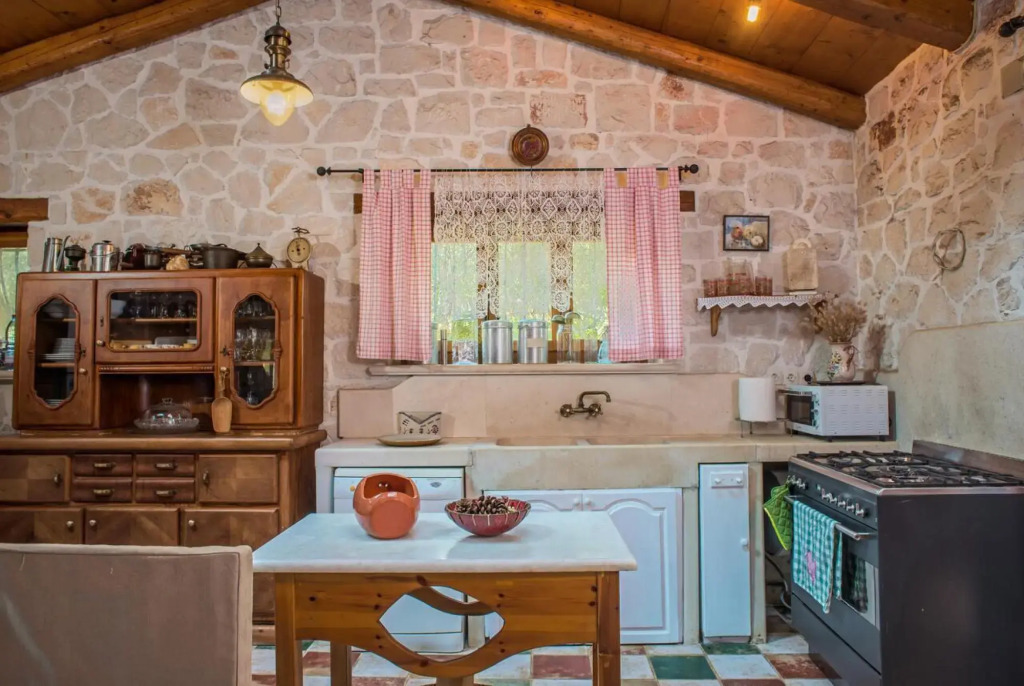 Jiannis Villa - Stone Villa in the Greenery