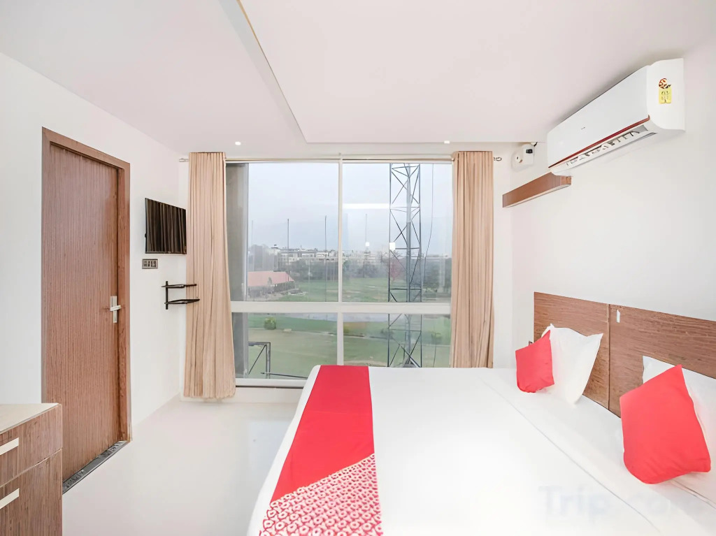 OYO 10527 Varcity Golf View