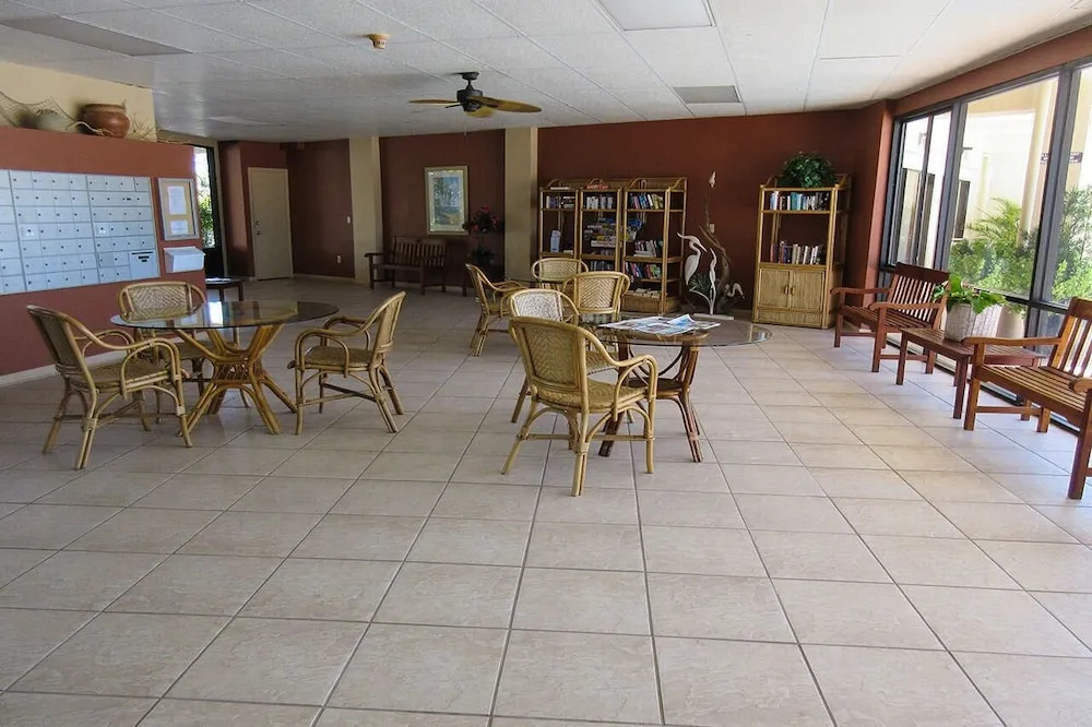 Carlos Pointe 421 - 2 Br Condo