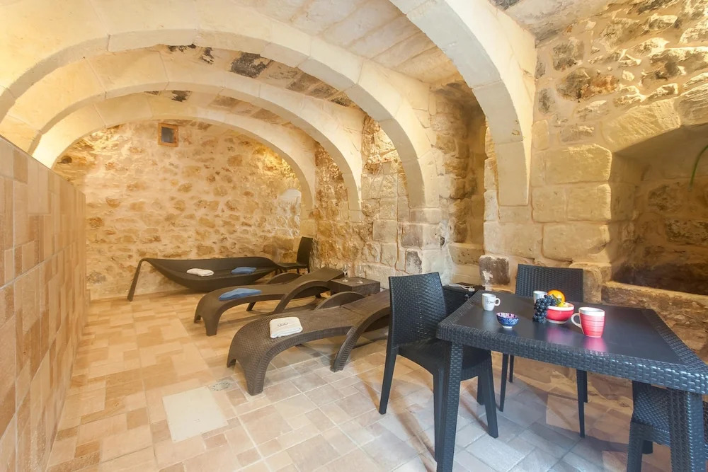 Naduri, Beautiful Gozitan Villa plus Pool - Happy Rentals