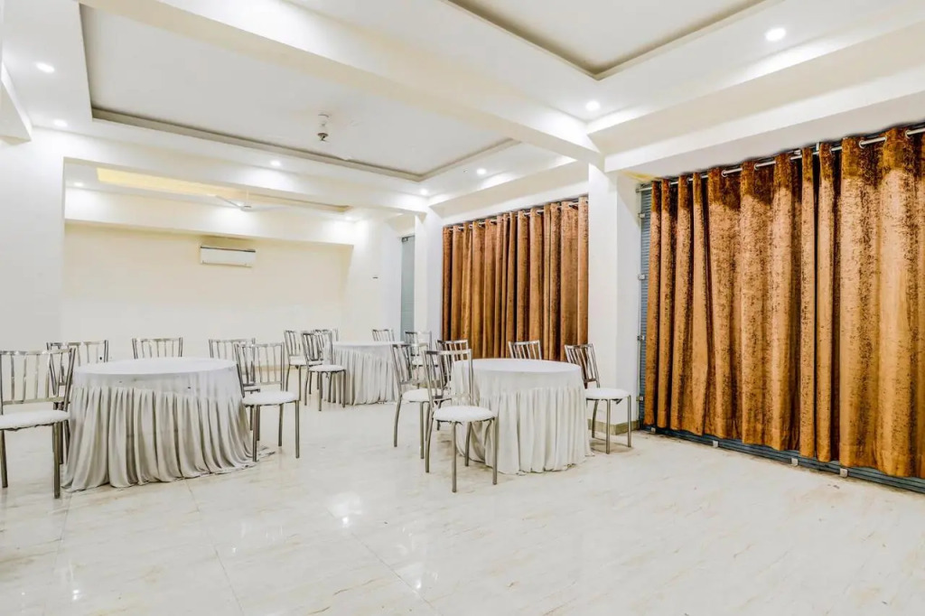 FabHotel Golf Inn