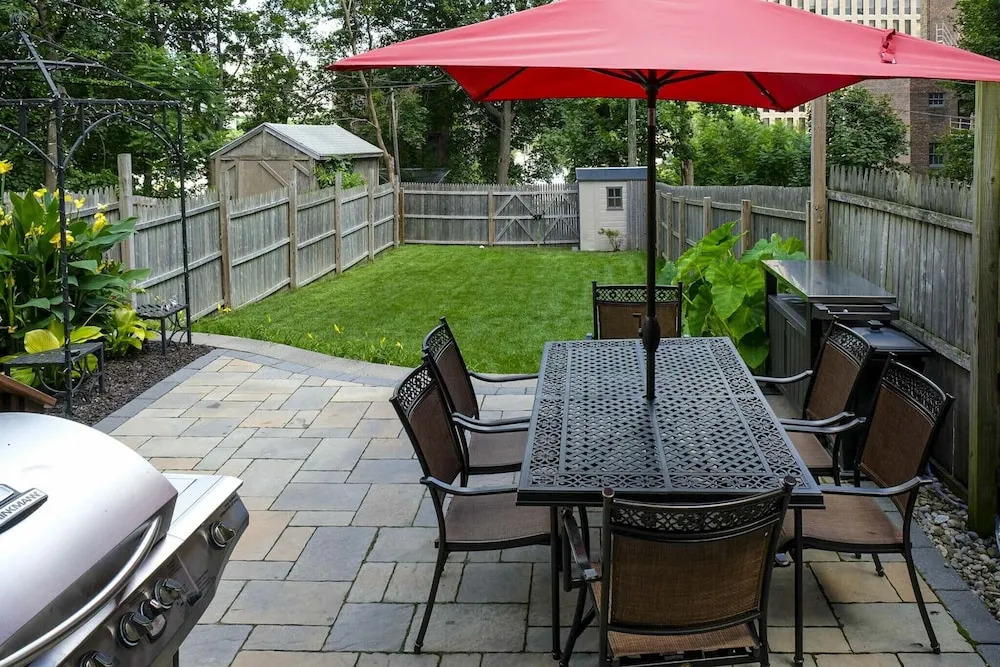 Charming Apt W/patio: Walk to Downtown Albany