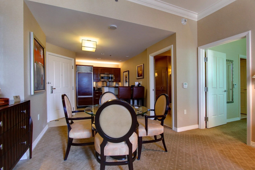 Aaa 1 Bedroom Suite At The Signature Condo Hotel