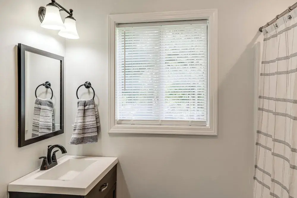 < 1 Mi to Ole Miss & The Grove! Charming Getaway