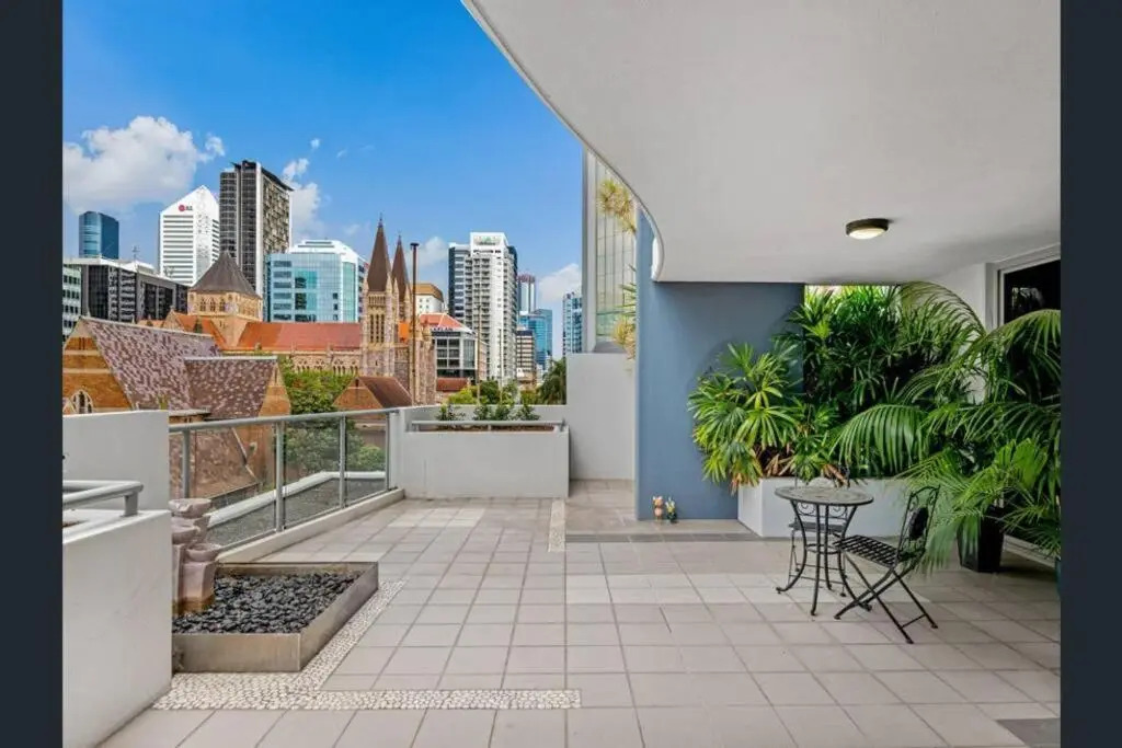 St Johns Apartment 3 Bed 2.5 Bath 2 CarPark Brisbane CBD