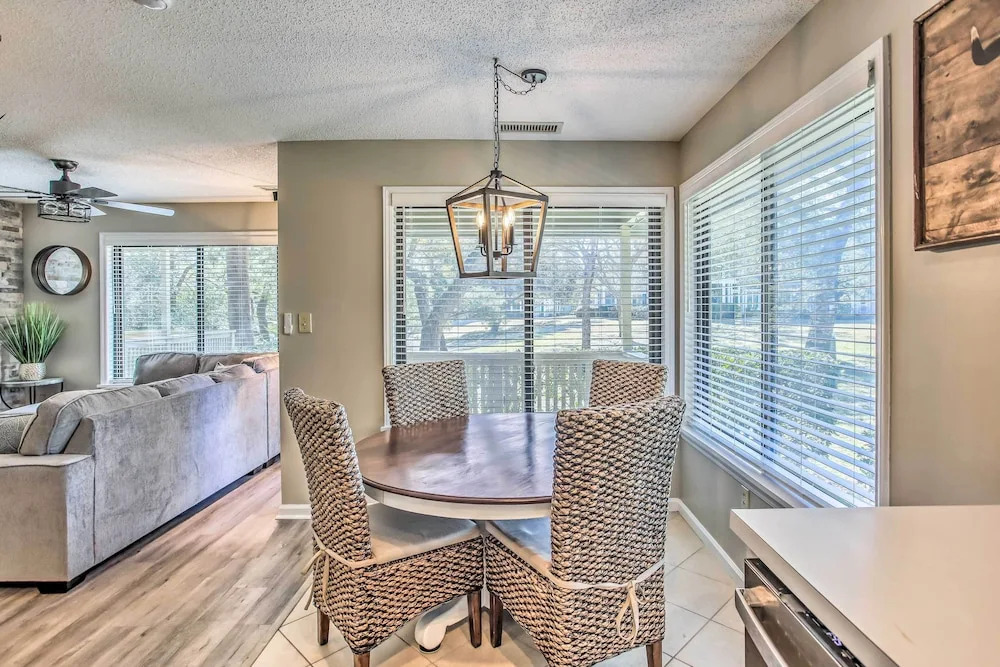 Myrtle Beach Retreat w/ Ocean Access & Porch!