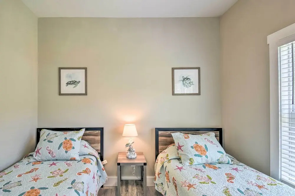 Ocean Isle Beach Home w/ Shared Lanai & Grill
