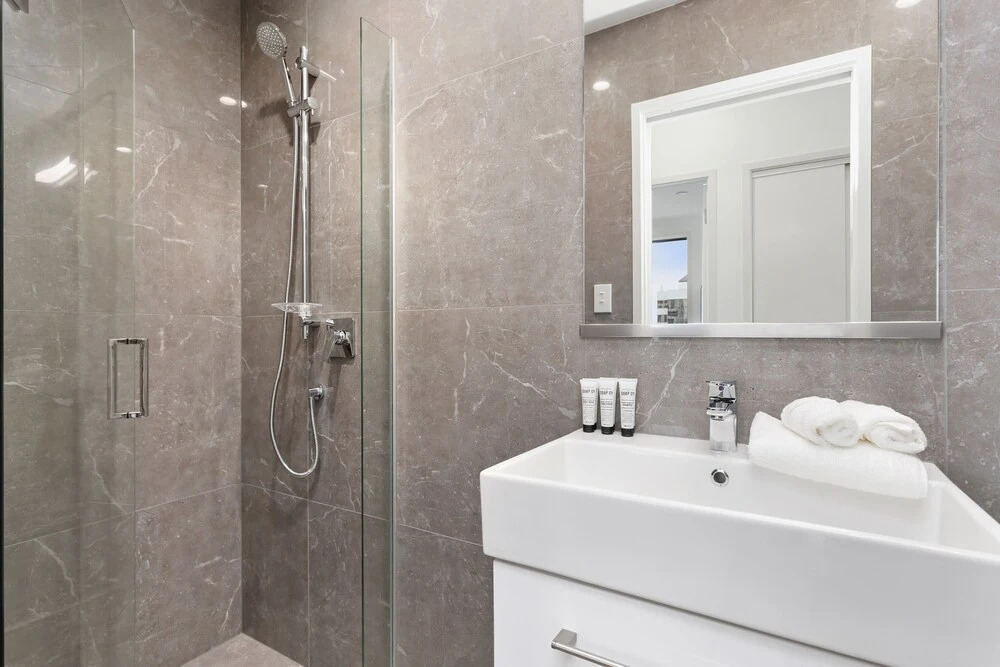 Newly refurbished penthouse apartment w carpark!
