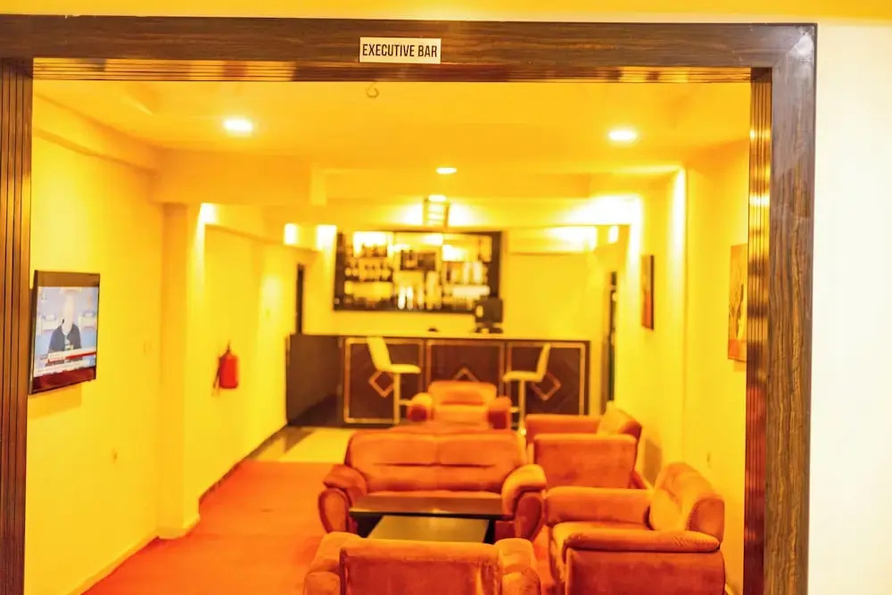 Great Western Hotel and Suites