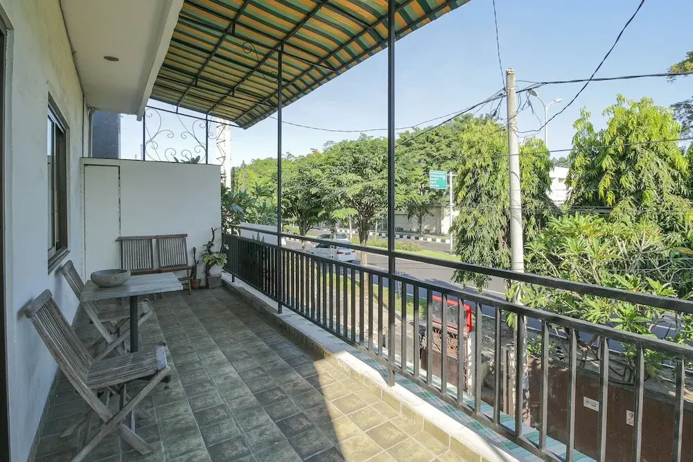 OYO 734 Tuban Torres Accomodation