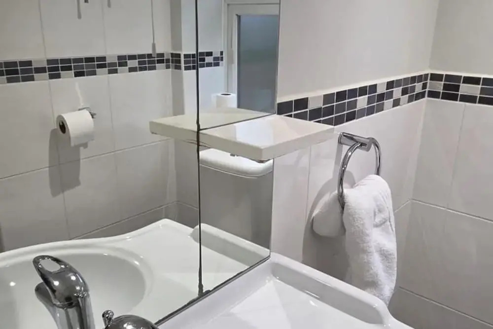 2 Bed - Work - Holiday - Pets Welcome - Parking
