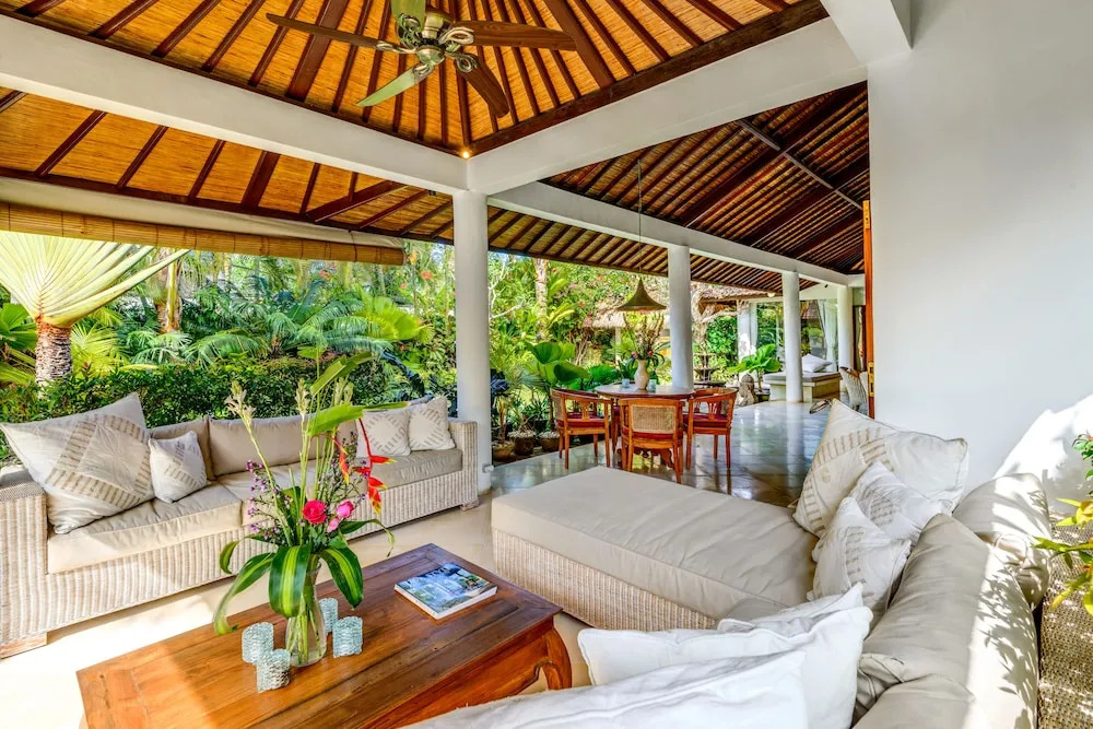 Villa Thiara by Optimum Bali - Newly refurbished 500m to Beach & Kudeta - Central Seminyak Oberoi