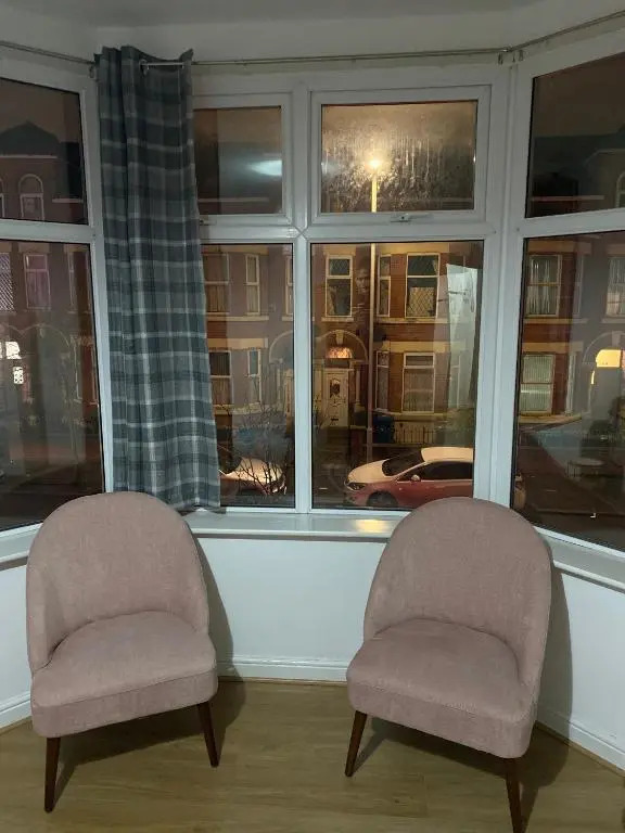 Lovely 2 Bedroom Apartment with free parking