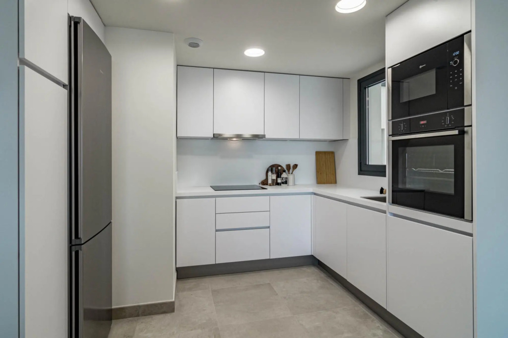 Inf4.2m- Modern City Apartment, Families Only