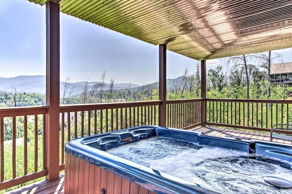 Panoramic Mtn Views! Cabin Retreat in Gatlinburg
