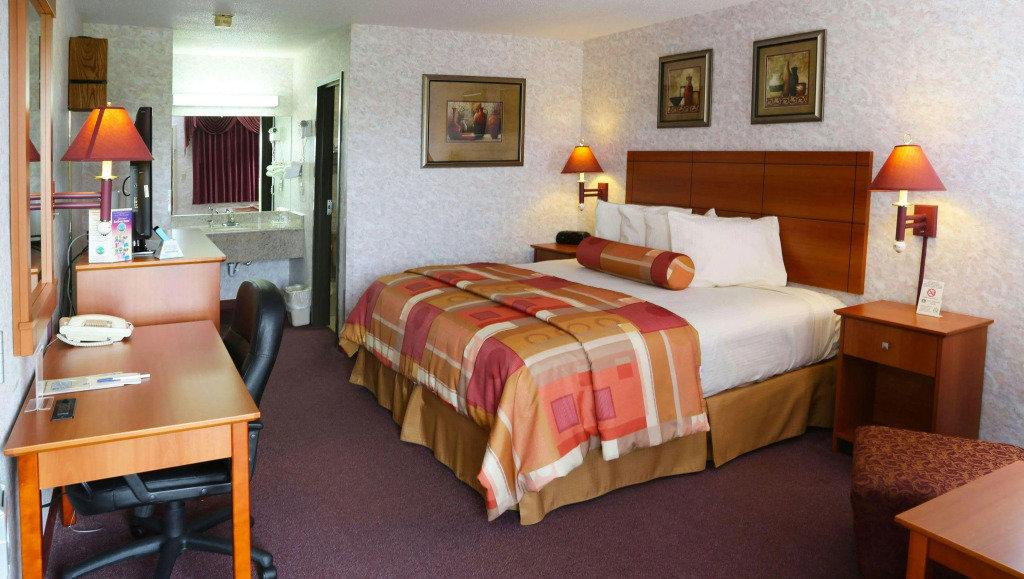 Magnuson Hotel Howell/Brighton