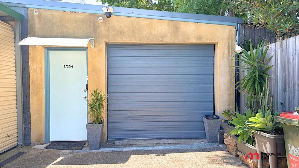 Metawisebnb 2BR Industrial Charm in Petersham