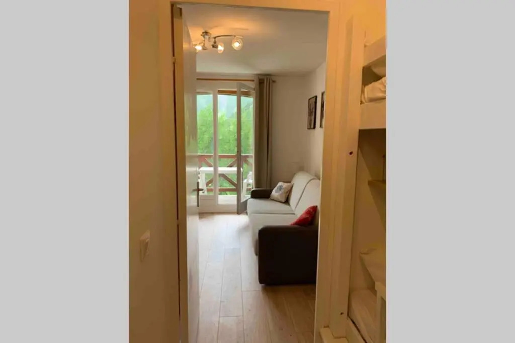 Studio chaleureux et ensoleillé !