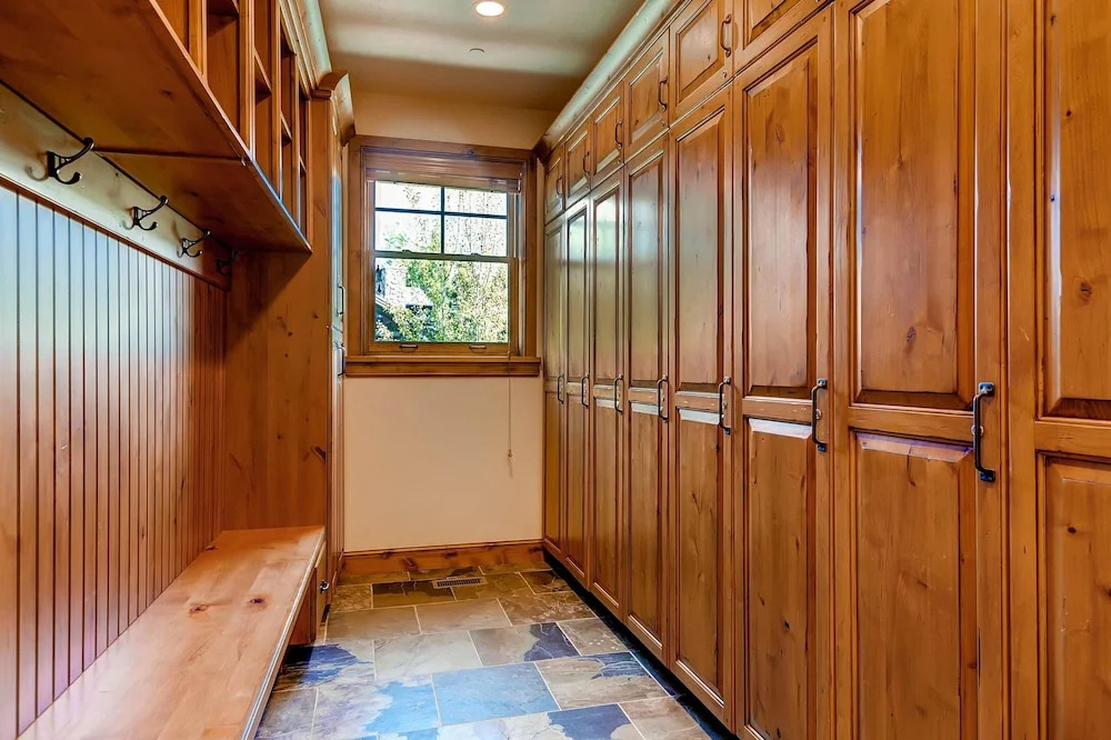 Snowtop Manor by Park City Lodging