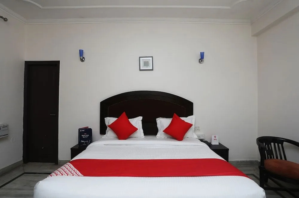 OYO 22270 Sky Inn