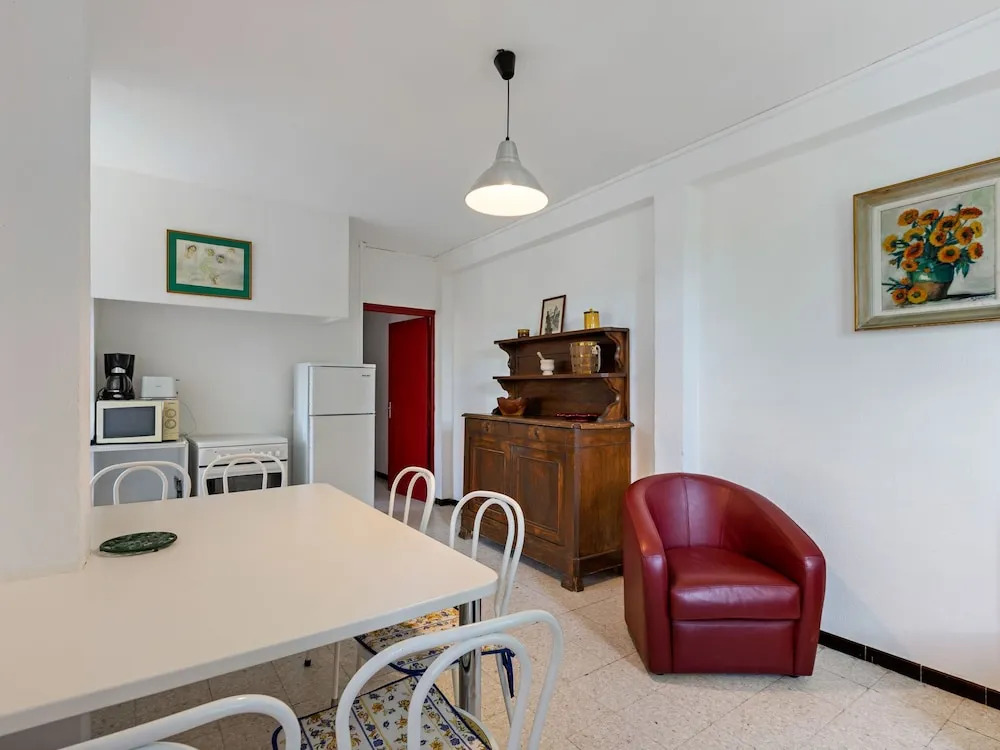 Beautiful Apartment in Mèze with Swimming Pool