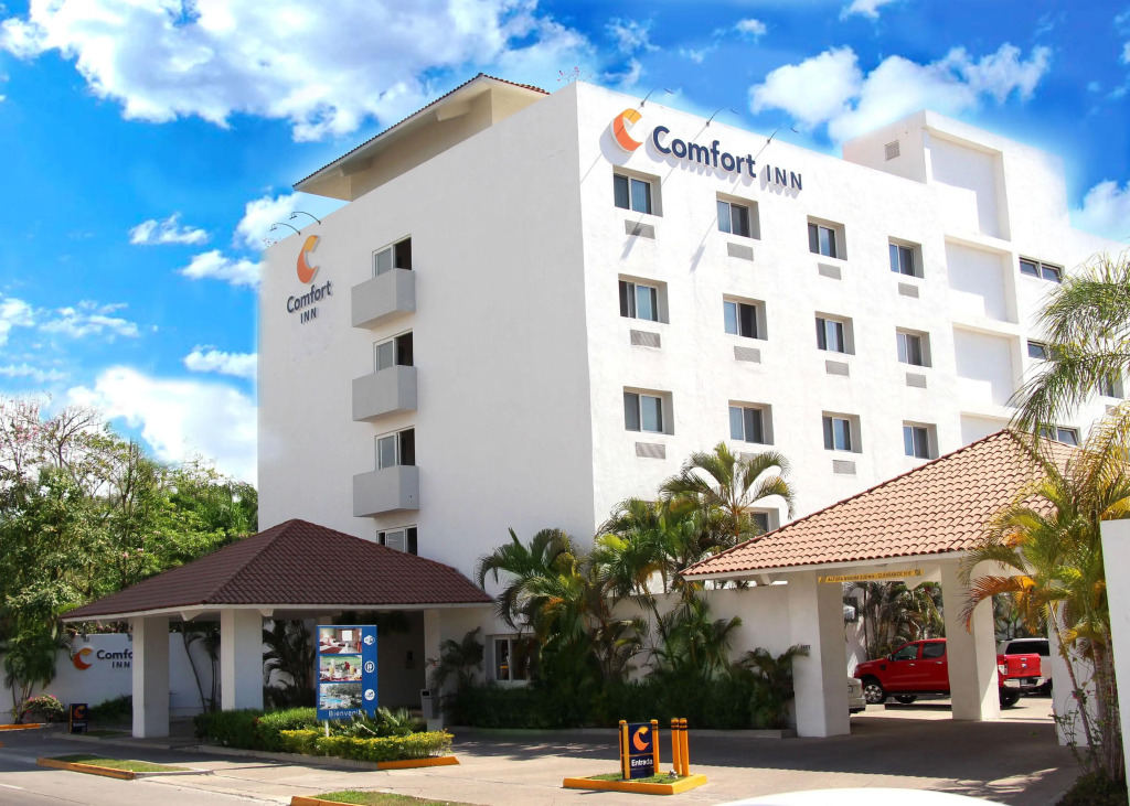 Comfort Inn Puerto Vallarta Golfside & Marina