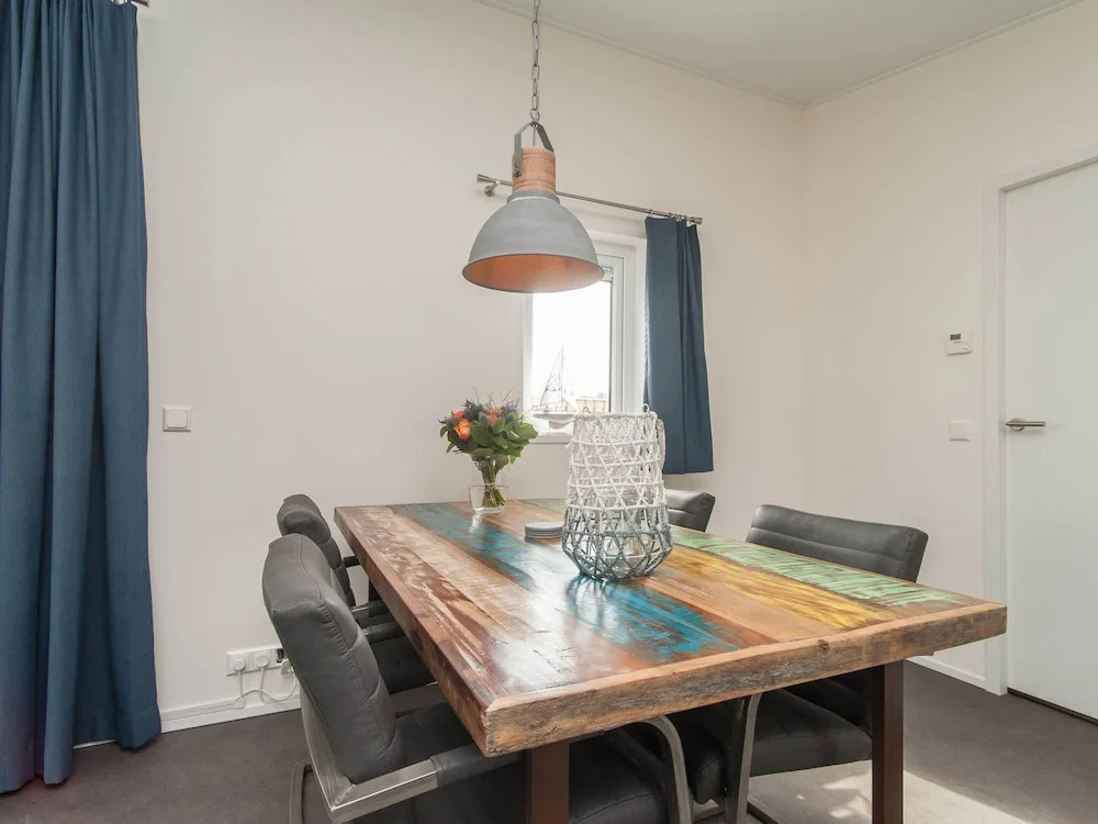 Chalet in Noordwijk Near North Sea Beach