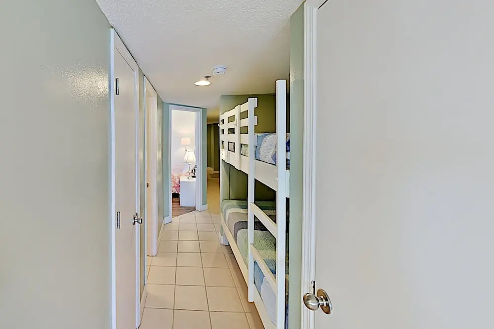 Dazzling Gulf-view W/ 2 Pools Walk To Pier 2 Bedroom Condo