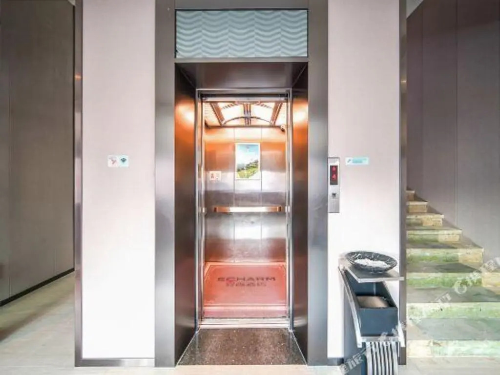 Echarm Hotel (Zhuhai Qinglü Road Riyuebei Grand Theatre)