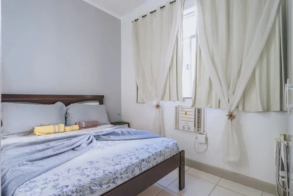 Studio com Wi-fi e Ar a 45m da Praia de Copacabana