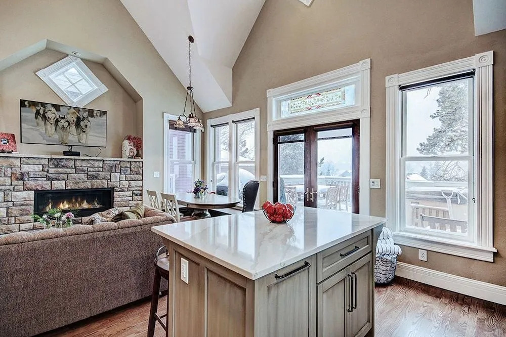 Ridge Street Lookout - Private Home by RedAwning