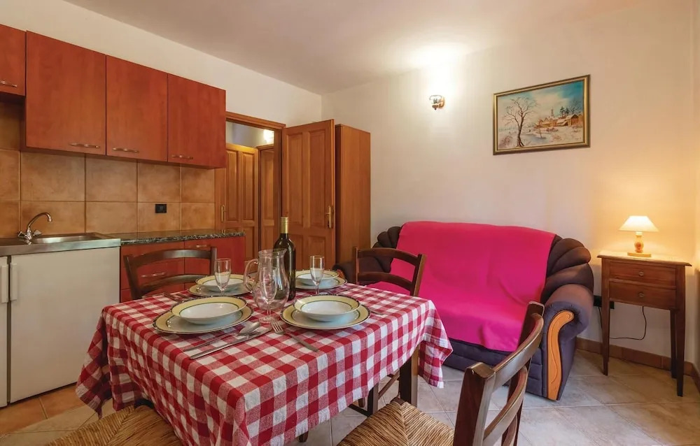 Stunning Home in Preko With 3 Bedrooms and Wifi