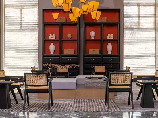 Qionghai Changlong Hotel (Yinhai Zaliang Street)