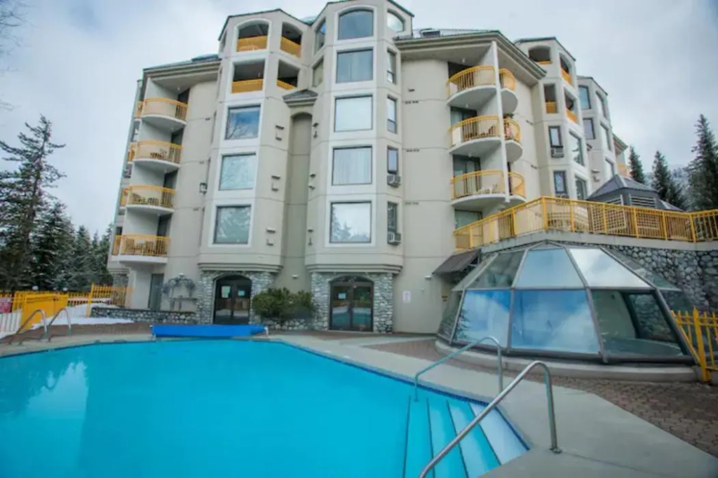 1BR Ski In Ski Out Cozy Condo w Pool and Hot Tub by Harmony Whistler