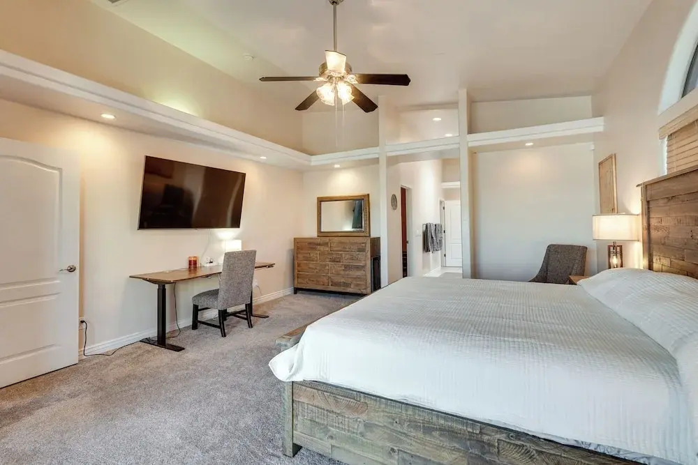 Lake Havasu City Escape w/ Pool, Patio & Grill!