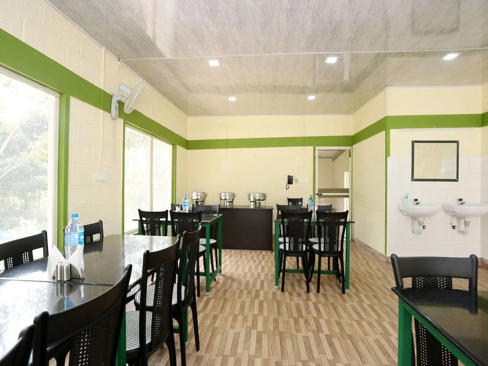 OYO 10421 La Flora Resorts