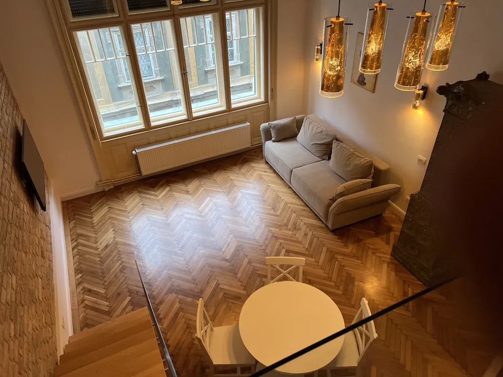 VISAJ Deluxe Downtown