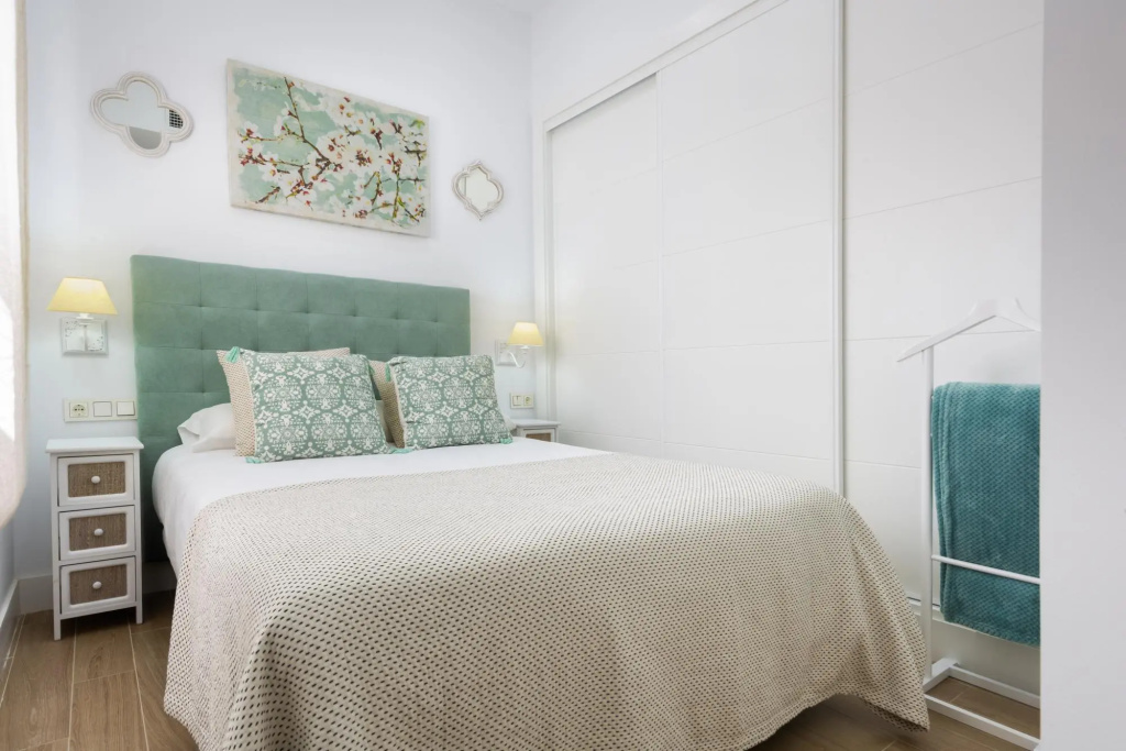 Lovely 3-bedroom Apartment Near Alameda Juan Rabadan I